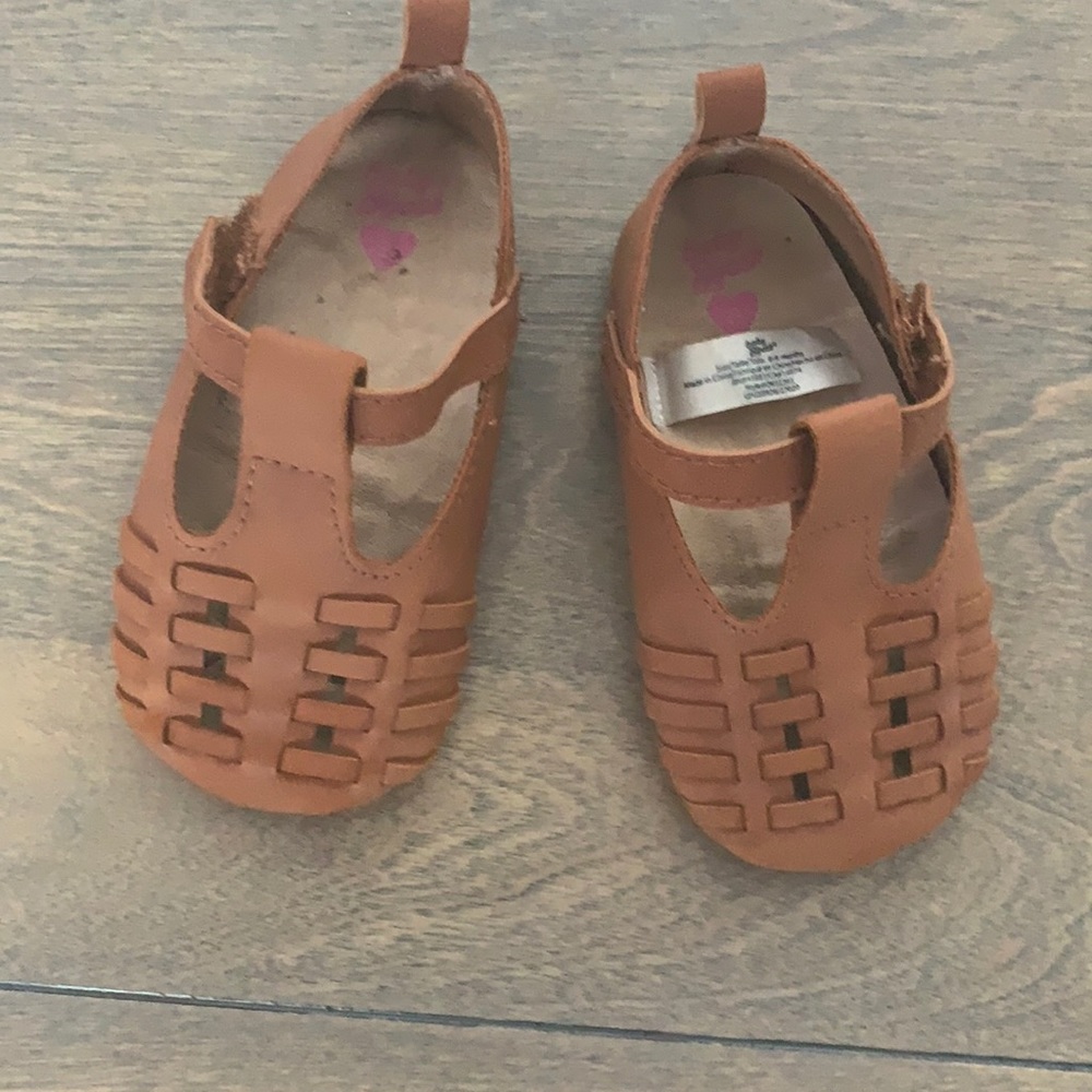 Baby girl osh kosh shoes size 6-9 mos
